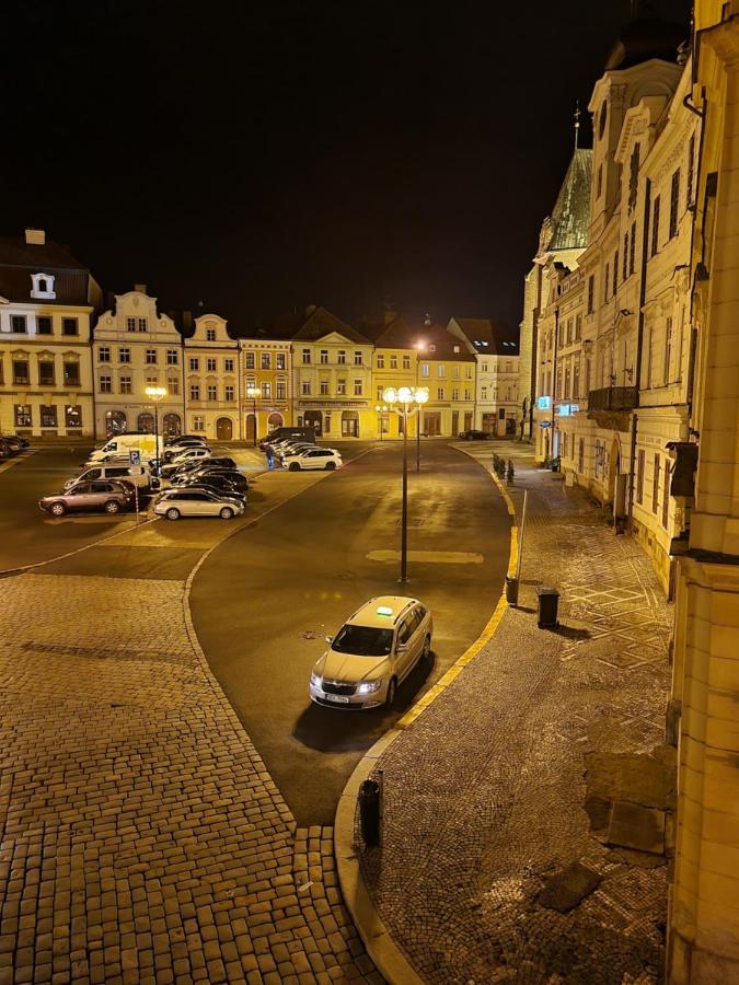 Luxusni Studio Na Velkem Namesti, Wi-Fi, Netflix Hradec Kralove Exterior photo