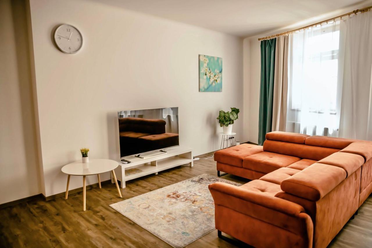 Luxusni Studio Na Velkem Namesti, Wi-Fi, Netflix Hradec Kralove Exterior photo